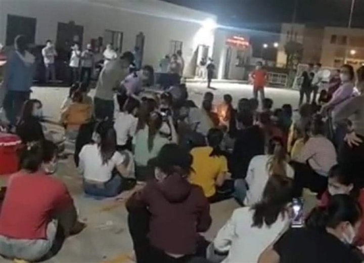hang tram cong nhan tu tap ca hat ngay tai noi cach ly y te tap trung hinh 1
