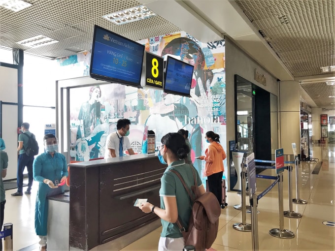 cac hang hang khong dung mo ban ve tren cac duong bay noi dia hinh 1