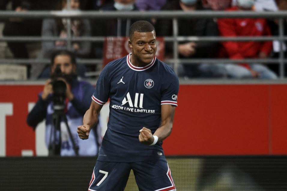 kylian mbappe ghi diem trong ngay ra mat cua sieu sao lionel messi hinh 2