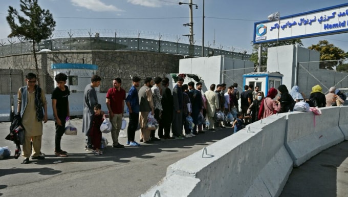 taliban cho phep cong dan nuoc ngoai nguoi afghanistan tu do roi di hinh 1
