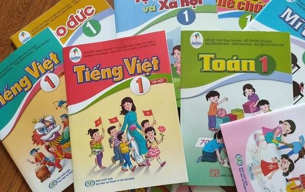 nam hoc moi can ke nhieu phu huynh chua the mua sach giao khoa do dung hoc tap cho con hinh 1