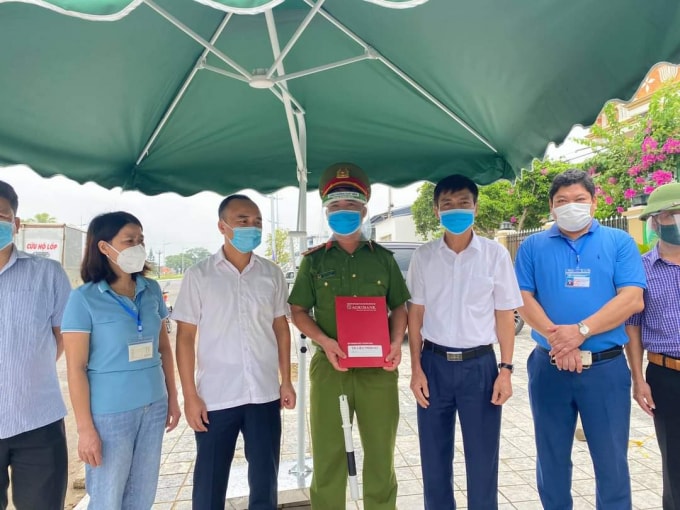 tham dong vien luc luong lam nhiem vu tai chot kiem soat dich luc luong phan ung nhanh phong covid 19 tai tp sam son hinh 1