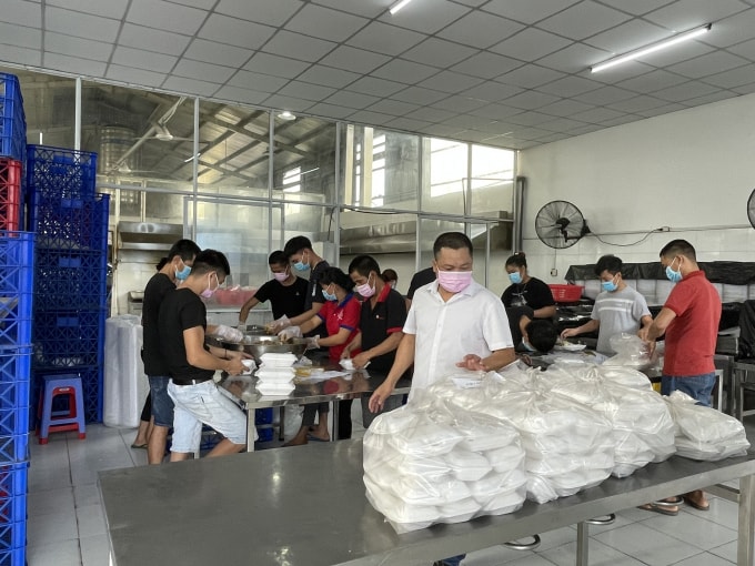 bep an tu thien tai binh duong 20 nguoi lam moi ngay cung cap 6000 suat an mien phi hinh 2