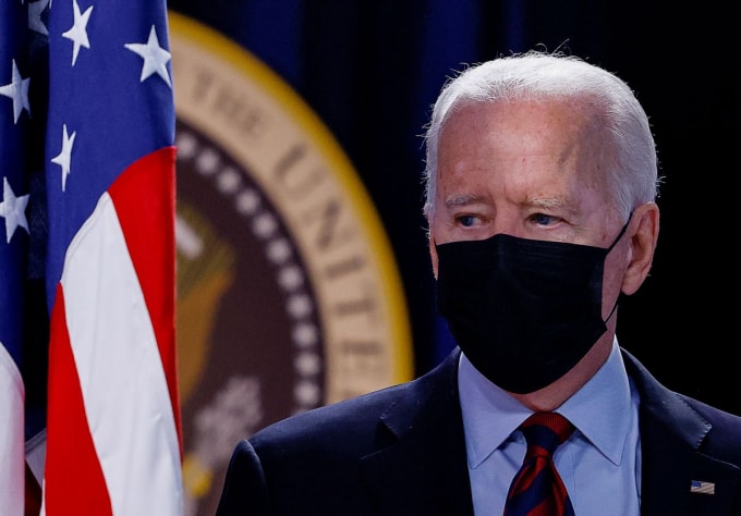 ty le ung ho ong biden giam sau cuoc rut quan cua my khoi afghanistan hinh 1
