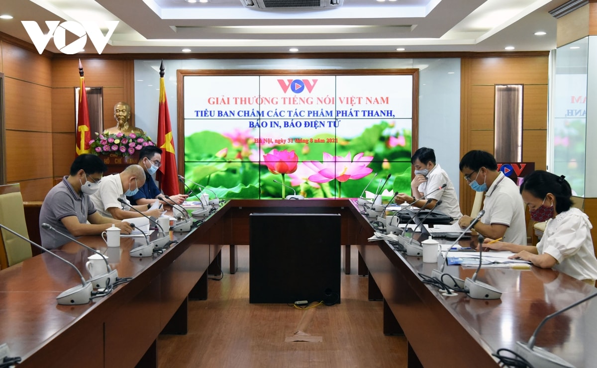 nhieu tac pham neu cao tinh than quyet tam phong chong dich tren khap moi mien dat nuoc hinh 1
