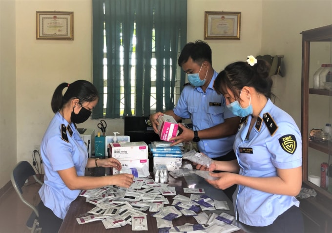 quan ly thi truong phat hien hang loat vu van chuyen thuoc dieu tri kit test covid 19 khong ro nguon goc hinh 2