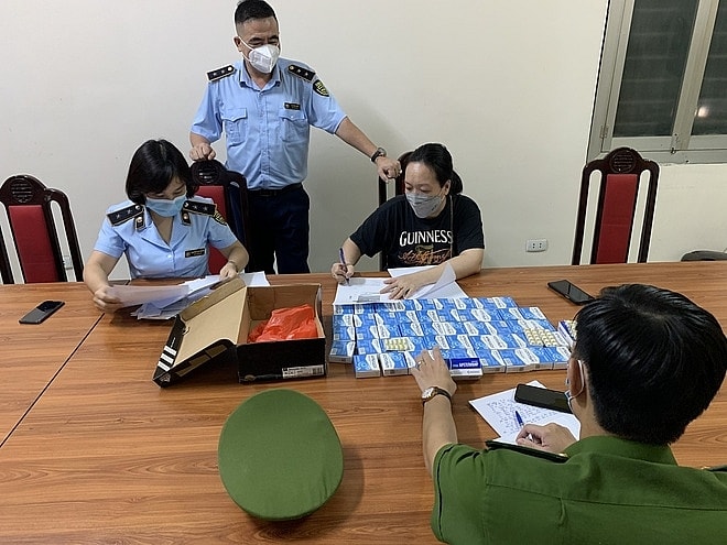 quan ly thi truong phat hien hang loat vu van chuyen thuoc dieu tri kit test covid 19 khong ro nguon goc hinh 1