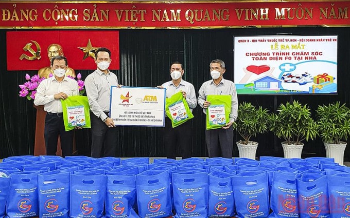 trao 1000 tui thuoc dieu tri tai nha cho nguoi f0 o tphcm hinh 1