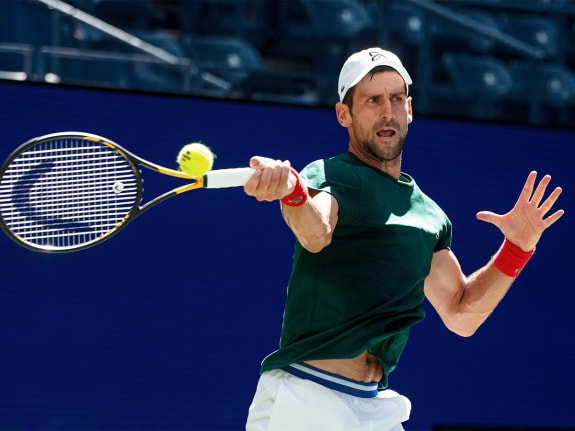 novak djokovic mat mot set truoc tay vot 18 tuoi o us open hinh 1
