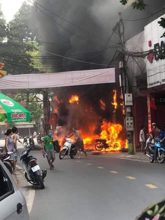 vinh phuc chay lon tai thanh pho phuc yen nhieu ngoi nha bi thieu rui hinh 1