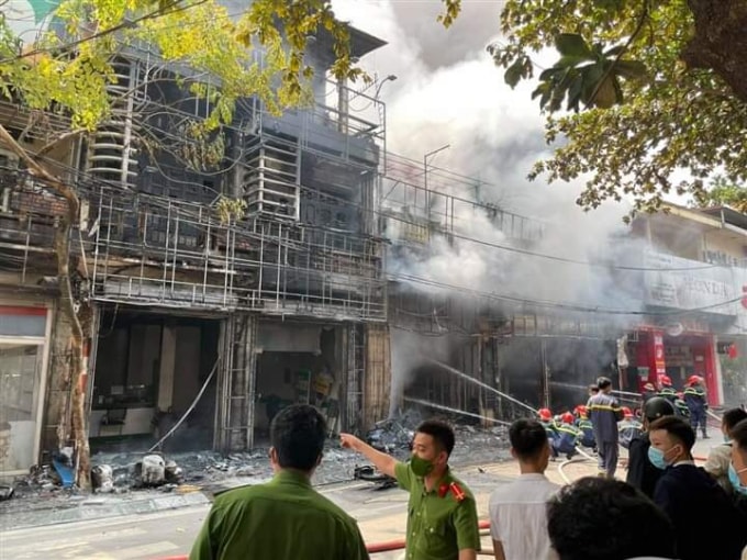 vinh phuc chay lon tai thanh pho phuc yen nhieu ngoi nha bi thieu rui hinh 2