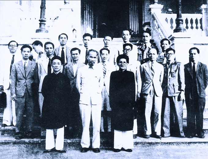 chinh phu nhung ngay dau doc lap quyet liet cho ngay tai sinh hinh 1