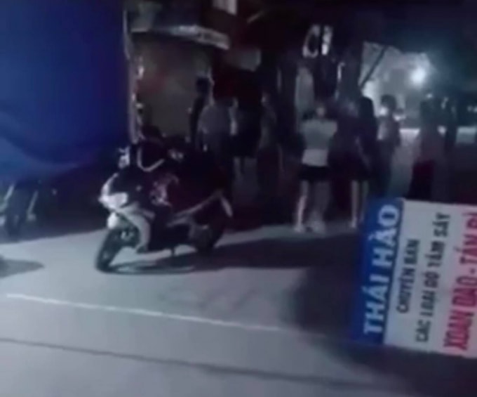 ha noi xu phat 24 trieu dong doi voi 8 ca nhan lien quan toi vu an dem tai chot kiem dich hinh 1