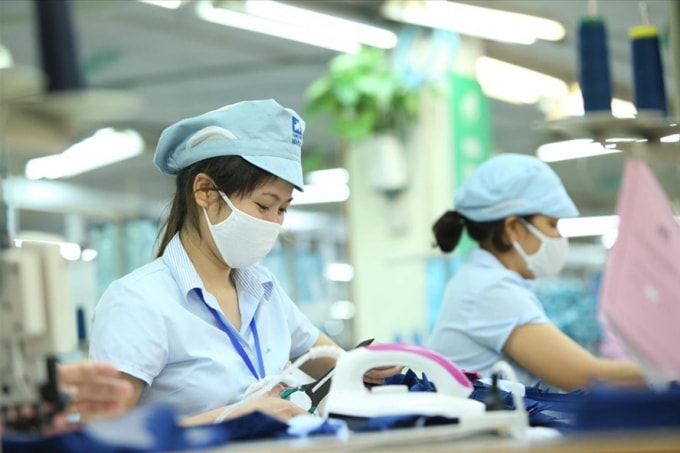 nhom nghien cuu neu de nghi chinh phu cho phep dn su dung lao dong du 2 mui tiem hinh 1