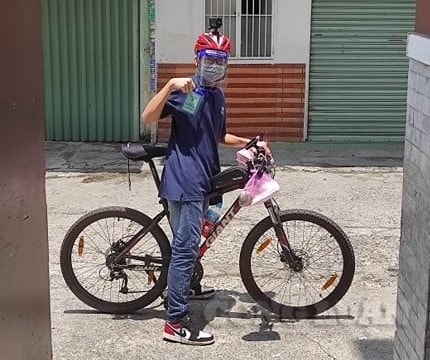 chang trai 17 tuoi dap xe di lam tinh nguyen thanh lap du an ho tro tuyen dau hinh 1