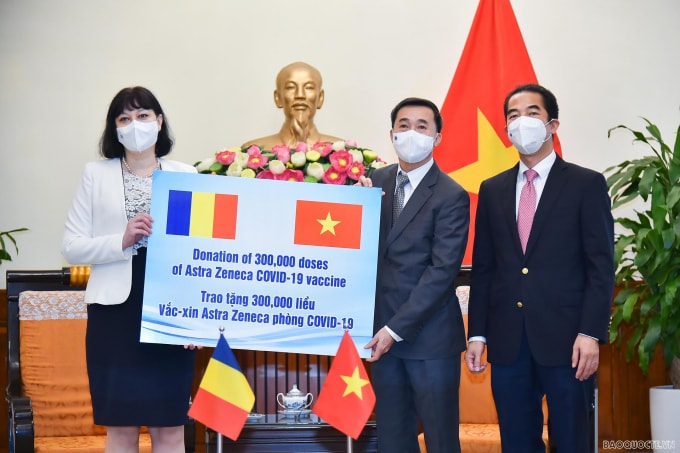chau au ho tro vac xin covid 19 viet nam vun dap cho tinh ban thuc day niem tin hinh 1