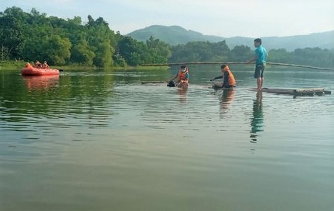 thanh hoa lat be tren ho thuy loi 2 nguoi duoi nuoc thuong tam hinh 1