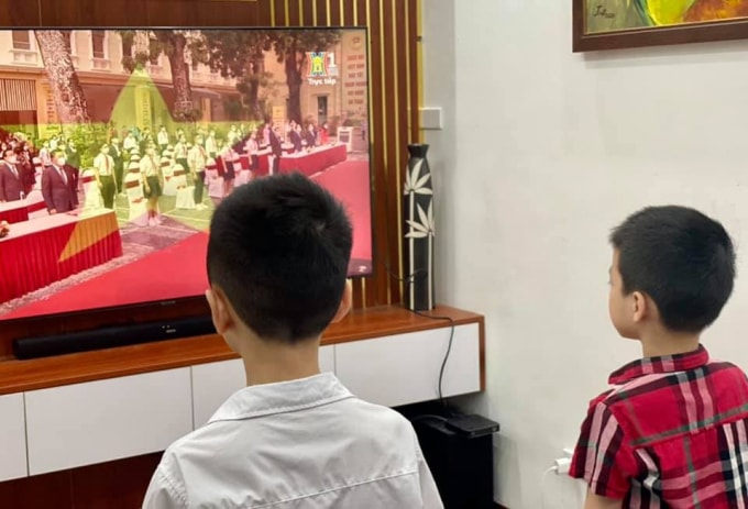 hinh anh an tuong ve le khai giang truc tuyen cua hoc sinh ha noi hinh 7