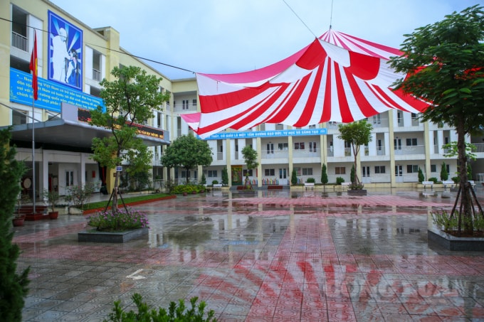 le khai giang dac biet co mot khong hai voi san truong ghe da hang cay vang lang hinh 4