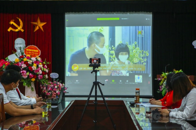 le khai giang dac biet co mot khong hai voi san truong ghe da hang cay vang lang hinh 1