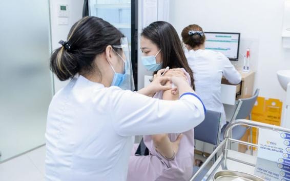 bo y te noi gi ve viec tiem vaccine phong covid 19 cho hoc sinh hinh 1
