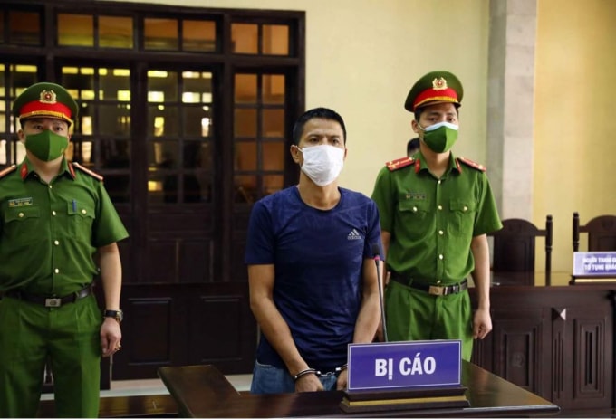 ha noi tuyen phat 33 thang tu giam doi voi nguoi dan ong tum co cong an tai chot kiem dich hinh 1
