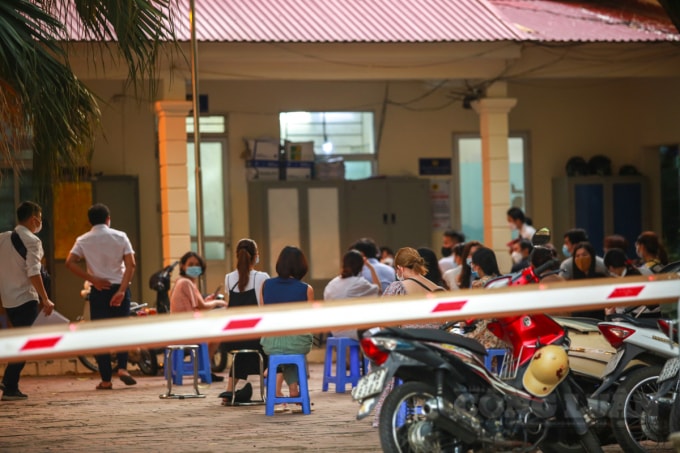 ha noi rat dong nguoi dan cho toi toi o phuong me tri van chua xin duoc giay di duong hinh 3