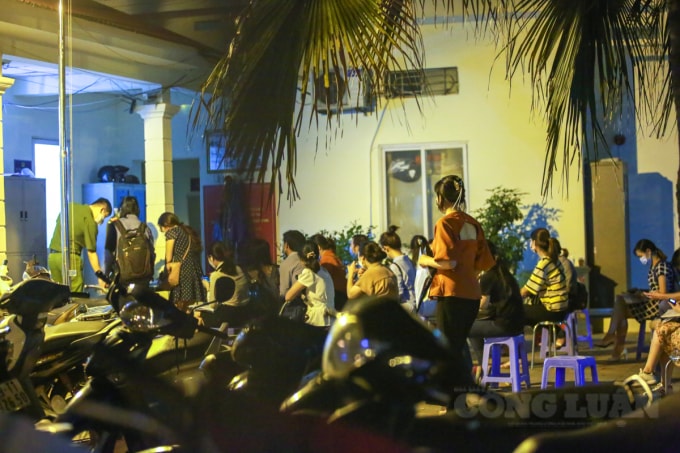 ha noi rat dong nguoi dan cho toi toi o phuong me tri van chua xin duoc giay di duong hinh 2