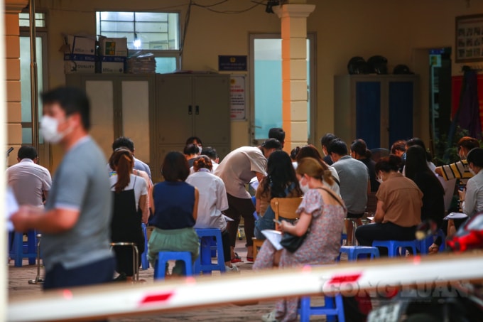 ha noi rat dong nguoi dan cho toi toi o phuong me tri van chua xin duoc giay di duong hinh 1