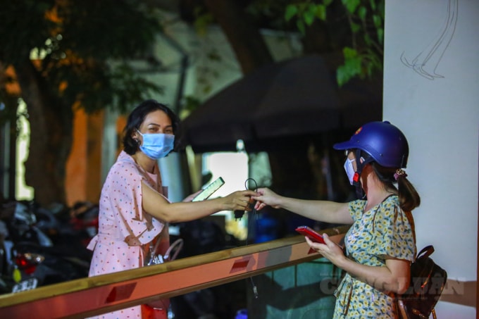 ha noi rat dong nguoi dan cho toi toi o phuong me tri van chua xin duoc giay di duong hinh 16