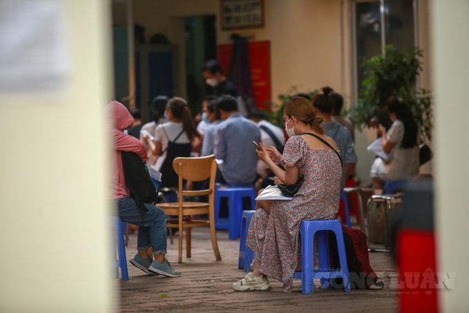 ha noi rat dong nguoi dan cho toi toi o phuong me tri van chua xin duoc giay di duong hinh 7