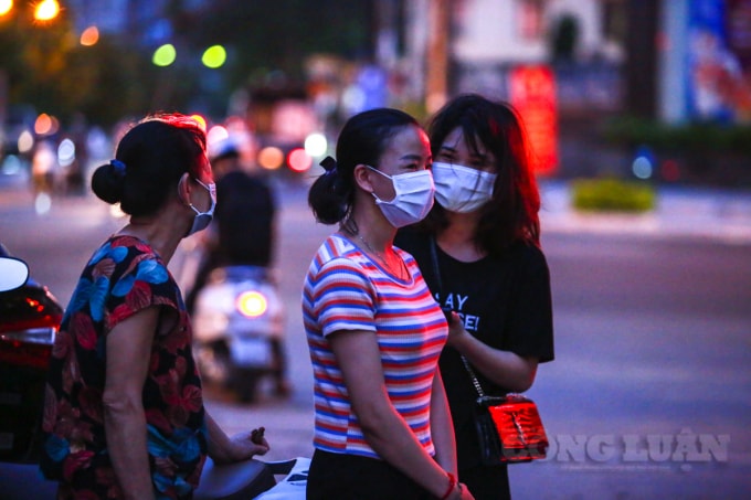 ha noi rat dong nguoi dan cho toi toi o phuong me tri van chua xin duoc giay di duong hinh 17