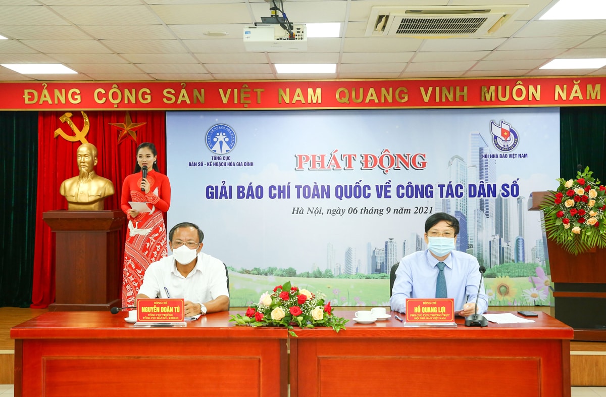mong muon co them nhieu tac pham bao chi phan anh cach lam hay sang tao ve cong tac dan so hinh 1