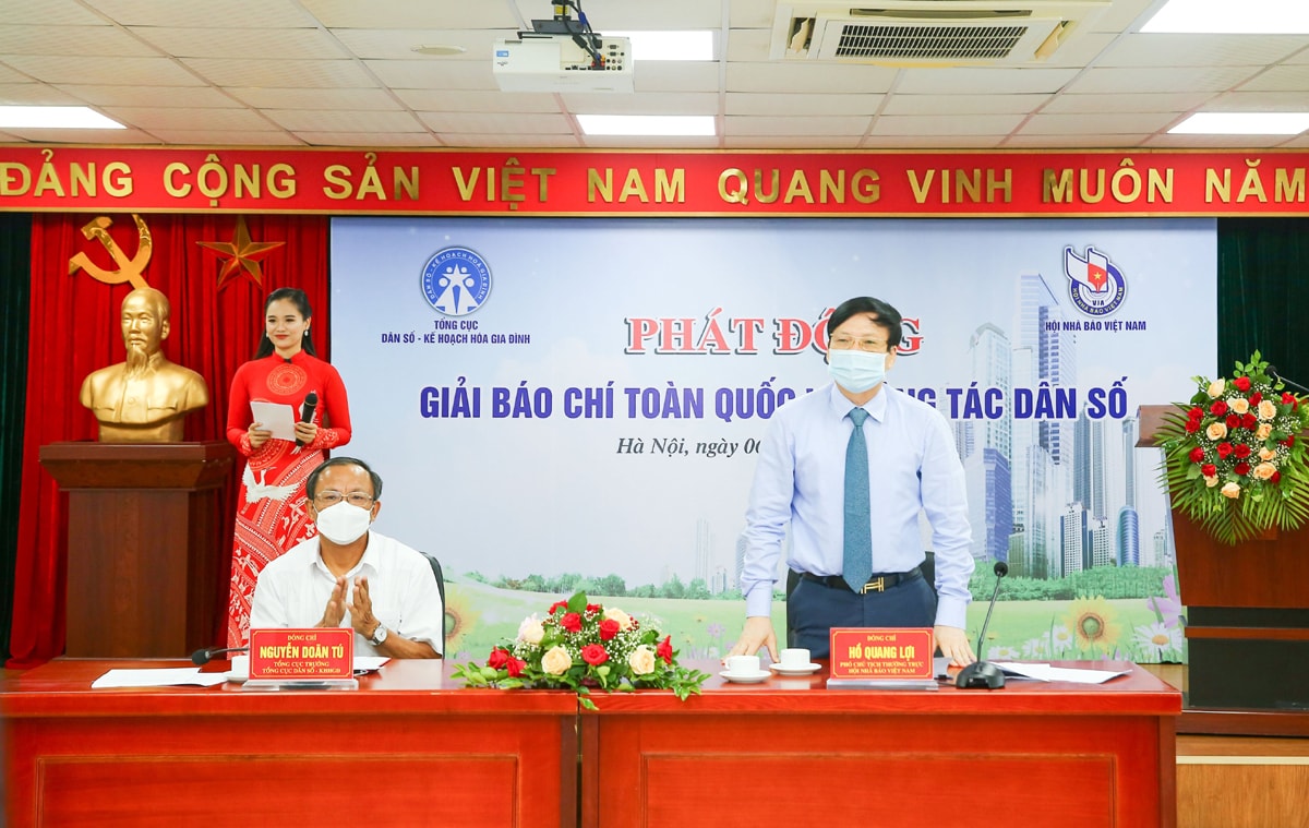 mong muon co them nhieu tac pham bao chi phan anh cach lam hay sang tao ve cong tac dan so hinh 2