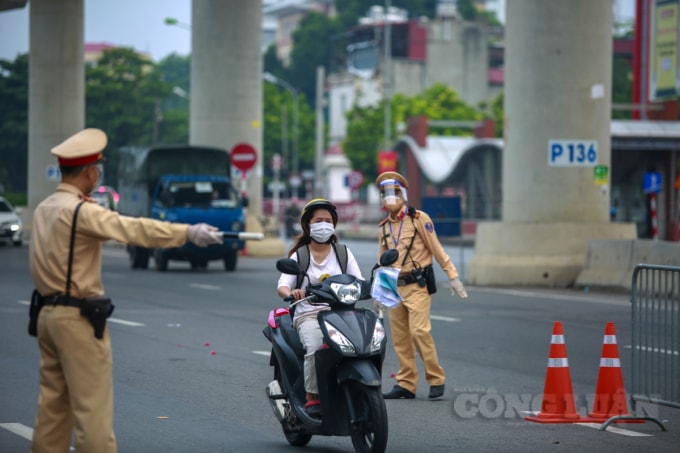 ha noi nguoi dan lach chot kiem soat di tu vung xanh sang vung do hinh 9
