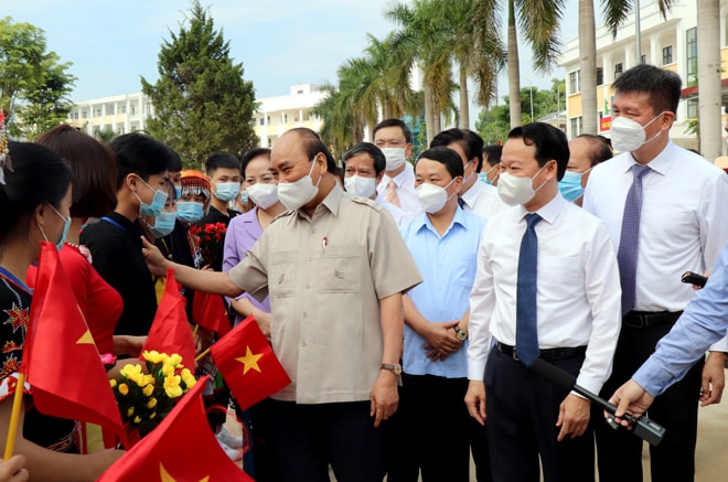 chu tich nuoc du le khai giang nam hoc moi tai truong pho thong dan toc noi tru thpt tinh yen bai hinh 1