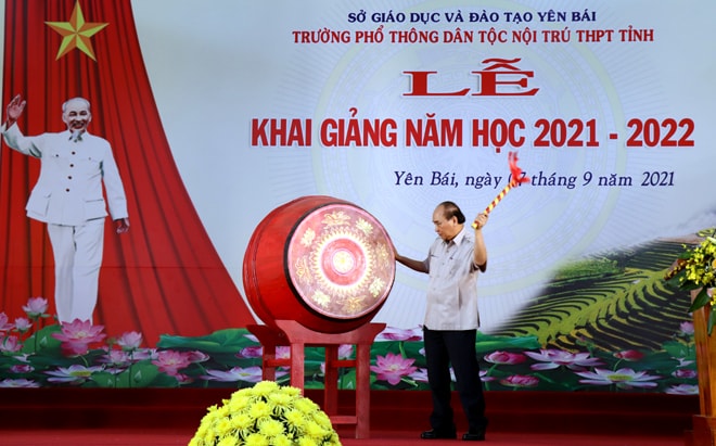 chu tich nuoc du le khai giang nam hoc moi tai truong pho thong dan toc noi tru thpt tinh yen bai hinh 3
