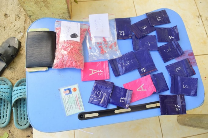 thua thien hue bat giu doi tuong vua ra tu tiep tuc buon ban ma tuy hinh 2