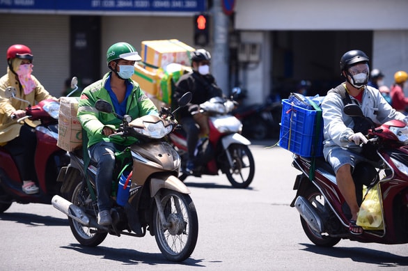 hang loat tram y te luu dong o tphcm ngung xet nghiem cho shipper hinh 1
