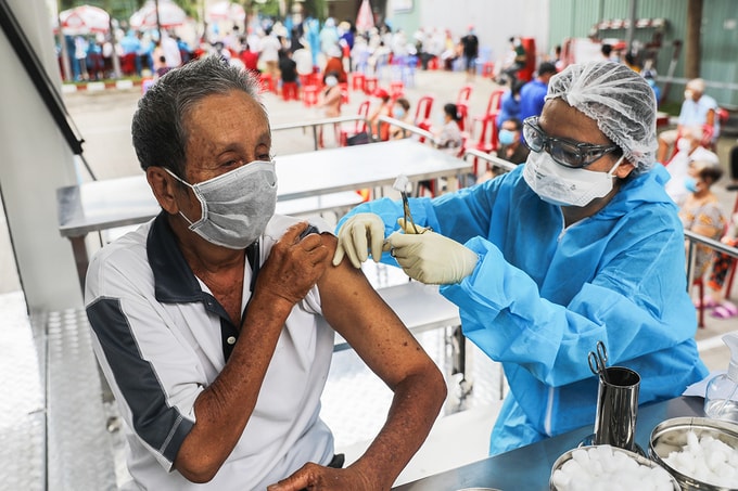 hang loat tinh phia nam noi long gian cach cap giay thong hanh vaccine hinh 2
