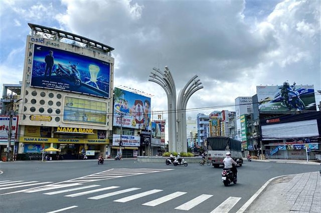 hang loat tinh phia nam noi long gian cach cap giay thong hanh vaccine hinh 3