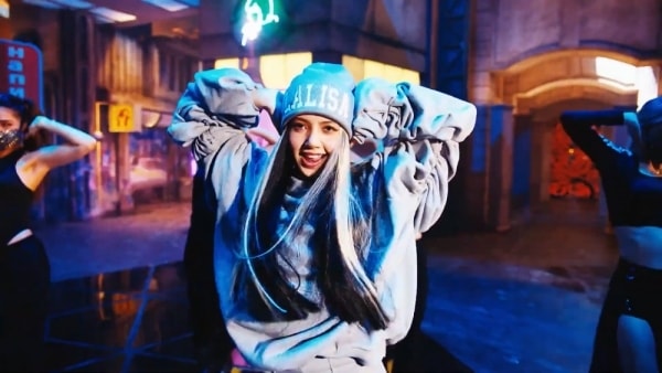 lisa blackpink chinh thuc tung mv solo lalisa hinh 2