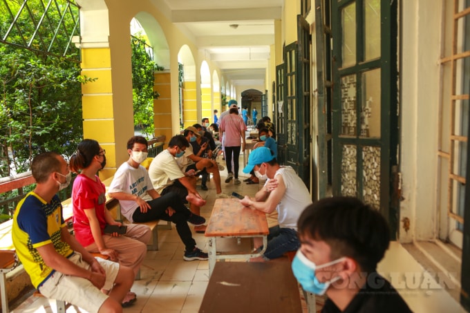ha noi hang tram nguoi dan xep hang ngoi cho de duoc tiem vac xin vero cell hinh 12