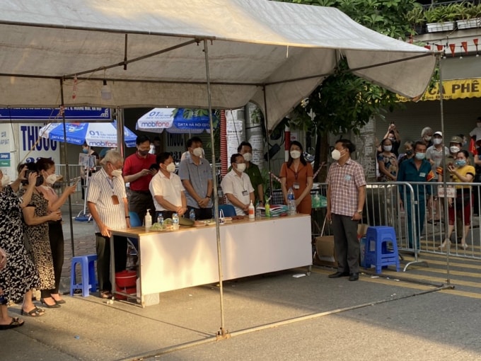 ha noi go phong toa o dich tai phuong giap bat hinh 1