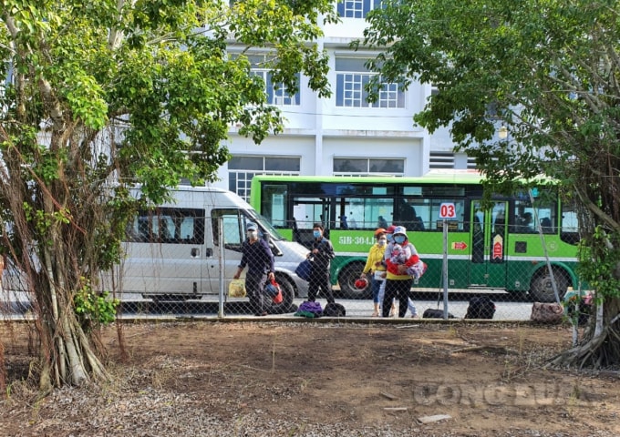 bac lieu don hon 200 cong dan tu tp hcm ve dia phuong hinh 1