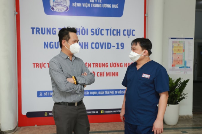 hoi doanh nhan tre viet nam trao tang 3000 tui thuoc ho tro dieu tri cho benhnhan f0 hinh 2