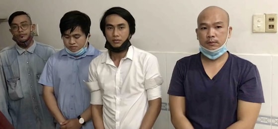 tp hcm bat giu nhieu doi tuong lam gia giay di duong giay xac nhan tiem vaccine hinh 1