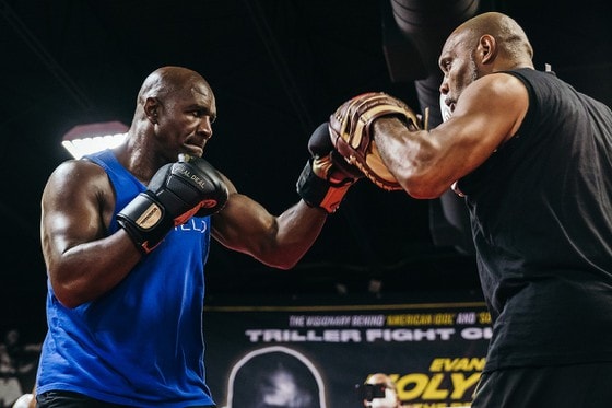 tay dam huyen thoai evander holyfield dau voi vitor belfort truoc su chung kien cua donald trump hinh 3