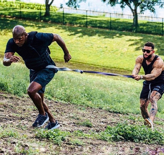 tay dam huyen thoai evander holyfield dau voi vitor belfort truoc su chung kien cua donald trump hinh 2