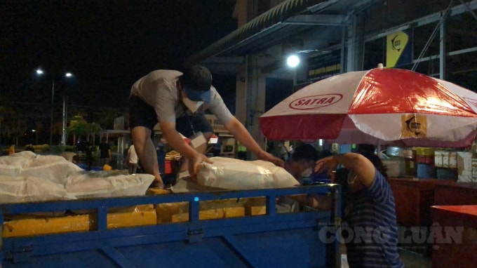 ha noi them 2 diem trung chuyen hang hoa tai ben xe nuoc ngam va bai do xe den lu hinh 1